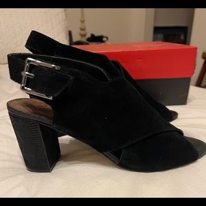 Donald J Pliner Suede sandals, size 10.